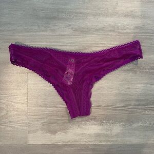 NWOT La Senza Ooh La La Lace Purple Lace Brazilian scrunch bum Panties size Med
